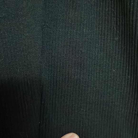 Out From Under size Small Petite Black Sleeveless Halter V-neck Ribbed Crop Top - Picture 3 of 7